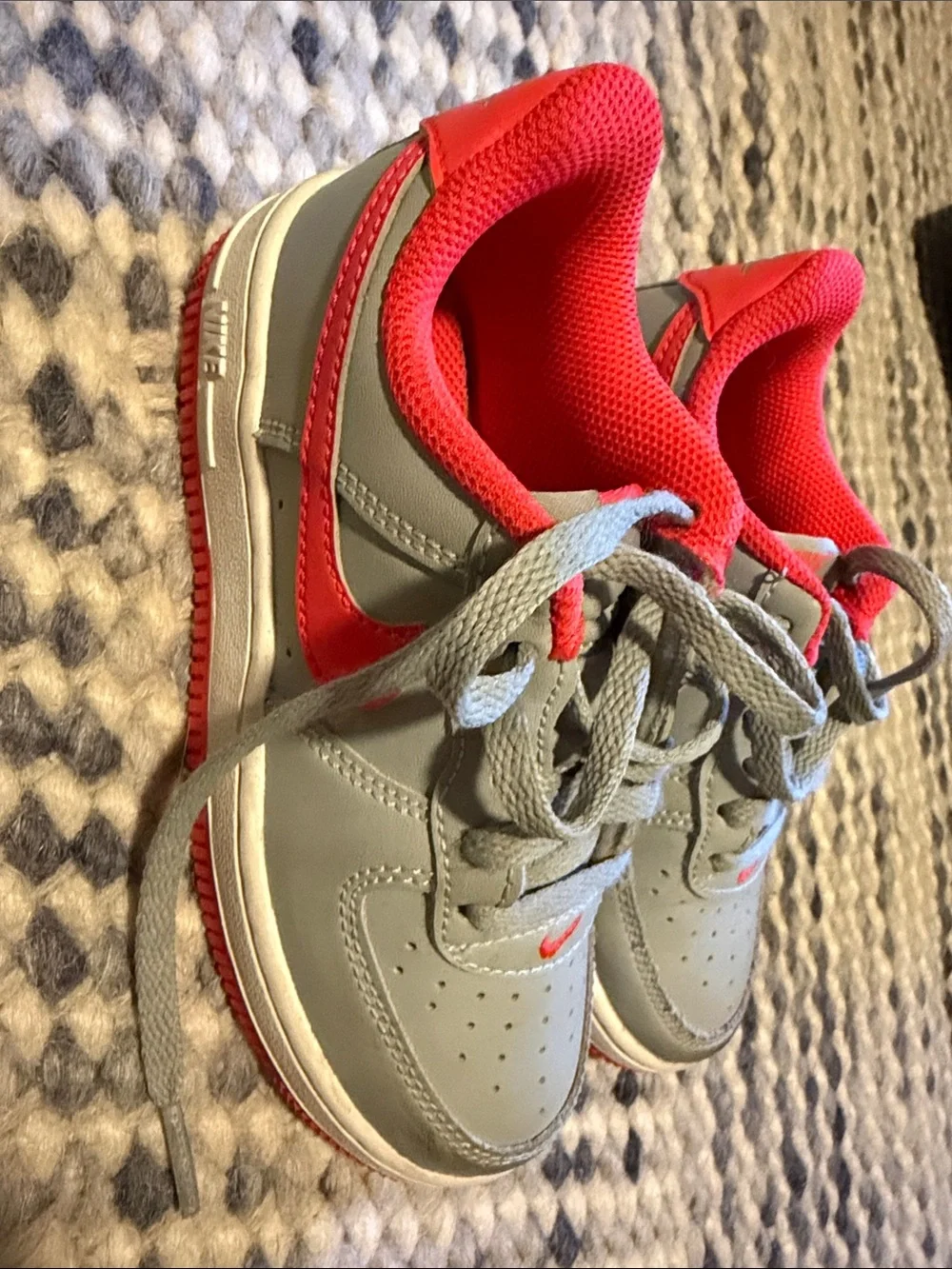 Nike Kids Grey and Red Low-Top Sneakers